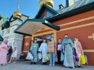Прихожане храма святого мученика цесаревича Алексия уже традиционно оказывают помощь канцелярскими принадлежностями, воспитанникам школы интерната для слабослышащих.
